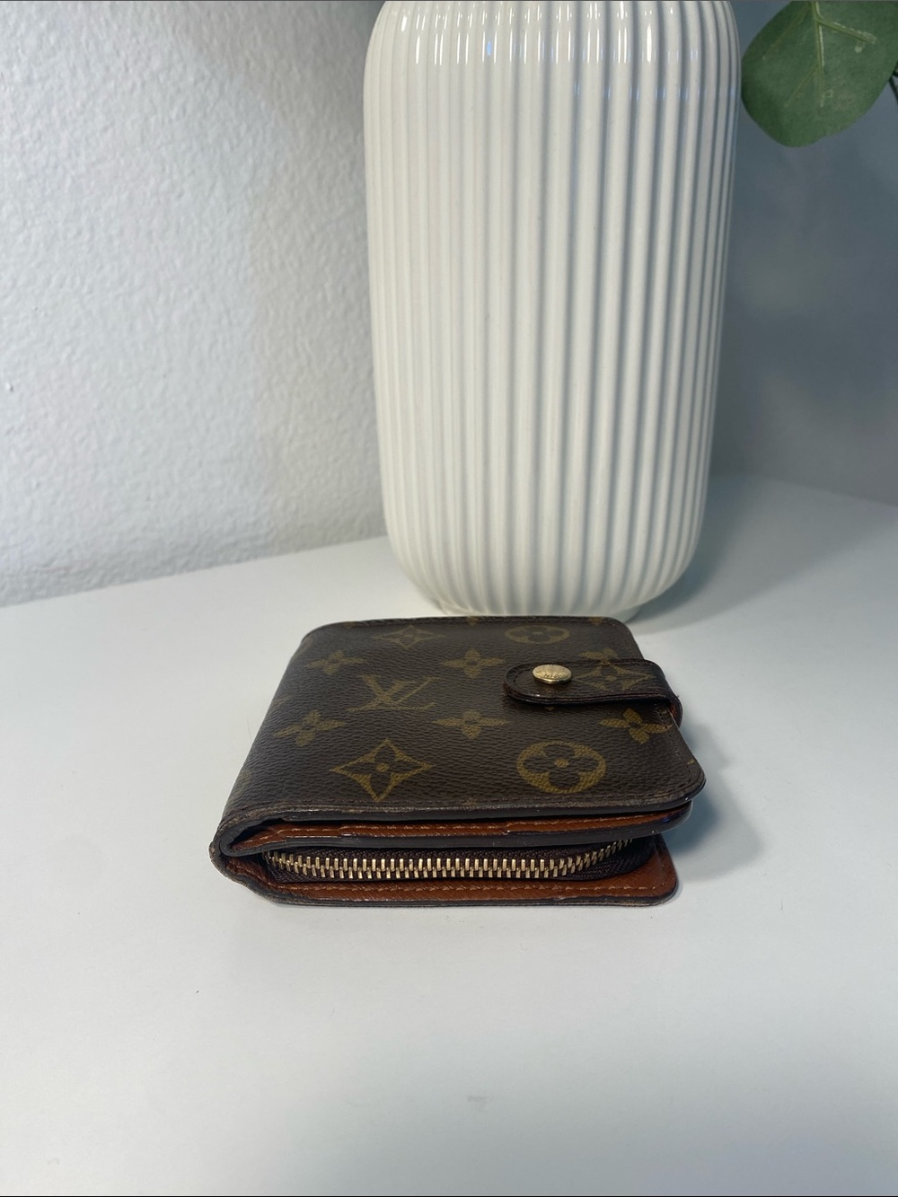 Vintage Louis Vuitton Monogram Compact Bifold Wallet - Picture 11 of 13